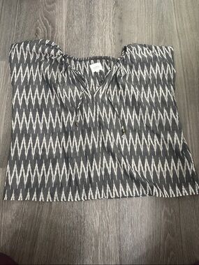 sundays Gray and White Zigzag Peasant Tunic
